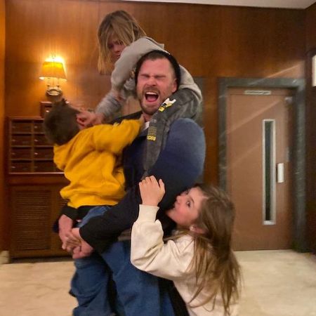 Chris Hemsworth enjoying with his Kids